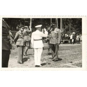 1942 Lengyel foglyok a budai táborban, katonatisztek / Polish captives in the camp of Buda. military officers...