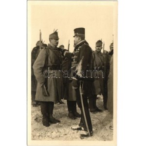 1915 IV. Károly király katonákkal az orosz-lengyelországi fronton / Thronfolger Erzh. Karl Josef IV an d...