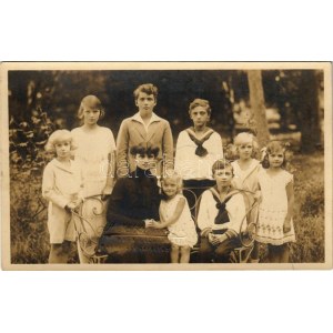 Zita királyné és nyolc gyermeke / Zita of Bourbon-Parma and her eight children. H...
