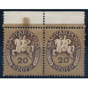 1946 Lovasfutár 20 ezer P ívszéli pár, a bal oldali bélyegen látványos festékcsík ...