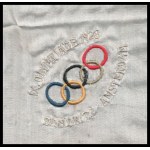 1928 IX. Olympiad 1928 St. Moritz Amsterdam feliratú és olimpiai öt karikás hímzésű selyem zsebkendő, hajtásnyomokkal...