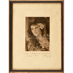 1940 Bajor Gizi (1893-1951) színésznő eredeti fotója, rajta dedikációjával és aláírásával, üvegezett fa keretben...