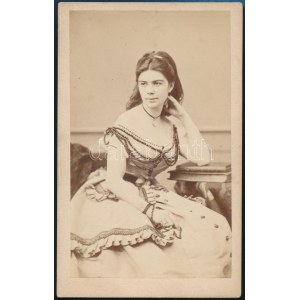 cca 1860-1870 Franziska (Fanny) Angerer (1842-1911), Hugo Feifalik felesége, Sisi fodrásza, keményhátú fotó, 10,5×6...