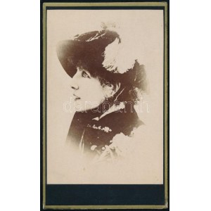 cca 1870-1890 Sarah Bernhardt (1844-1923) francia színésznő, keményhátú műtermi fotó, vizitkártya...