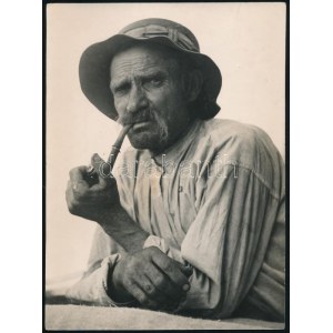 Sugár Kata (1910-1943): Czímer Miklós, 54 éves - 1939. Hollókő, a hátoldalán feliratozott vintage fotóművészeti alkotás...