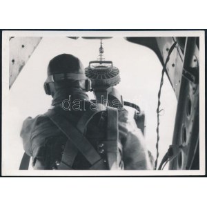 1941 Bombavető gép géppuska lövésze tüzelésre készen, MFI eredeti fotó, hátoldalon pecséttel és felirattal, 13×17...