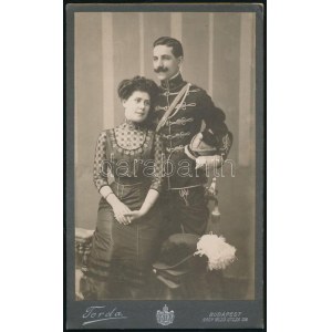 1912 Huszár feleségével, keményhátú fotó Torda József budapesti műterméből, szép állapotban...