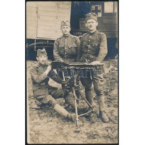 cca 1916 Magyar katonák állványos géppuskával, fotó, szép állapotban, 13,5×8,5 cm