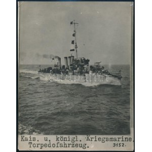cca 1914-1918 Az Osztrák-Magyar Császári és Királyi Haditengerészet (K.u.K. Kriegsmarine) Huszár-osztályú rombolója ...