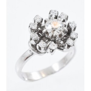 18 K fehérarany gyűrű 11 db gyémánttal. 0,4 c VVS1-VS, F-G, 0,55c VS1-SI G-H Br 5,4 g, m: 53 Certifikáttal...