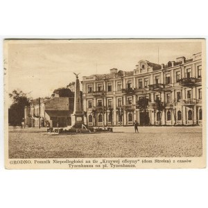 [Postkarte] GRODNO. Unabhängigkeitsdenkmal vor dem Hintergrund des Krummen Klohäuschens (Strelec-Haus) aus der Tyzenhaus-Ära auf dem Tyzenhausplatz [1934].