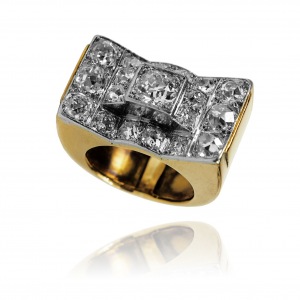Art Deco ring with ~5.70ct diamonds made of gold and platinum