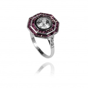 Platynowy pierścionek w stylu Art Deco z diamentem ~1,05ct oraz doszlifowanymi rubinami