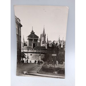 Pocztówka - Kraków - Barbakan, Brama Floriańska i Kościół Mariacki [ Hermanowicz]