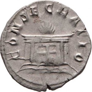 Traianus - restituční ražba za Traiana Decia, AR Antoninianus, Rv:CONSECRATIO. velký oltář,
