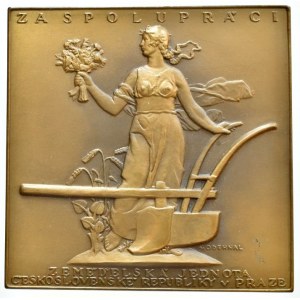 Odehnal Antonín, 1878 - 1957 - Zemědělská jednota ČSR b.l. - Za spolupráci - žena s kyticí stojící u pluhu, 3-řádkový nápis, Sign., patin. jednostr. bronz. plaketa 86x86 mm, orig.etue