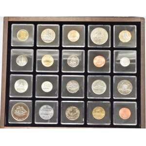 Sada dvaceti světových mincí vyobrazující lodě, uložené v plast. kapslích a dřevěné etui, 20 ks, karta