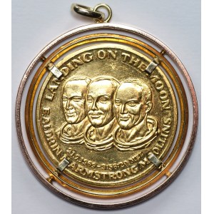 Medal z okazji lądowania na księżycu Apollo 11 wraz ze złotą oprawą