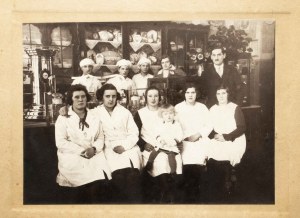 Staff photograph at the Restaurant, Koscian 1930