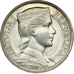 Latvia 5 Lati 1931. Obverse: Crowned head right. Reverse: Arms with supporters above value. Edge Description: DIEVS **...