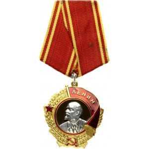 Russia USSR Order of Lenin (20th Century). Irregular gold oval with hammer and sickle. Obverse...