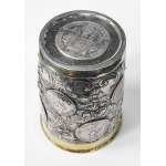 Srebrny kubek z monetami, Prusy, XVIII w.