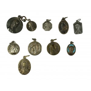 Medaliki pamiątkowe z Lourdes, 10 sztuk, różne wzory i odmiany [66]
