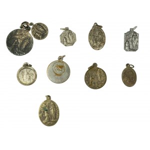 Medaliki pamiątkowe z Lourdes, 10 sztuk, różne wzory i odmiany [66]