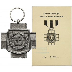 Krzyż Armii Krajowej wraz z legitymacją po Powstańcu Warszawskim