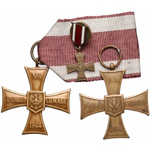 Zestaw 2 Krzyży Walecznych z okresu PRL wraz z pudełkiem i miniaturą