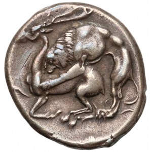 Lucania, Velia, AR Nomos (290-275 BC) Head of Athena, wearing Attic helmet decorated with Pegasos / Lion pulling down stag