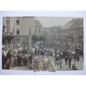 Pyskowice, Peiskretscham, uroczystość na Rynku, prywatna, ok. 1930