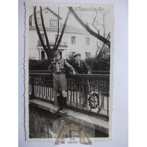Starachowice, Harcerz na moście, prywatna pocztówka, 1937