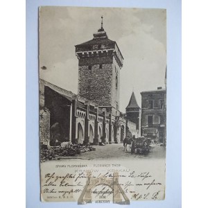 Kraków, Brama Floriańska, dorożki, 1900