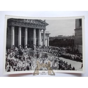 Vilnius, Corpus Christi procession, published by Book Atlas, photo by Bulhak, 1939