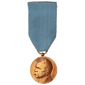 II RP, medaila Dekády znovuzískanej nezávislosti - veľké iniciály
