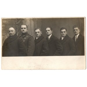 II RP, Photo of Lt. Col. Franciszek Stachowicz with colleagues