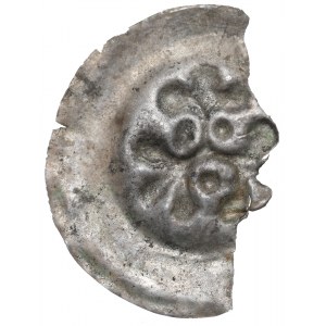 Mazovsko, náramok z 13./14. storočia, tri ľalie tvoriace hviezdu s guľôčkami