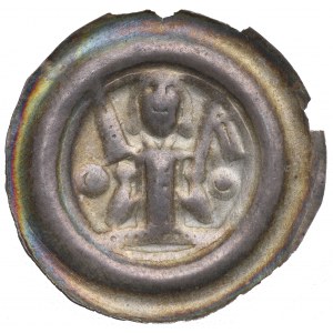 Śląsk lub Łużyce, brakteat XIIIw., postać na wprost z mieczem i proporcem - rzadki
