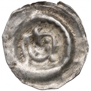 Nespecifikovaná oblast, 13./14. století, brakteát, hlava s dlouhými vlasy