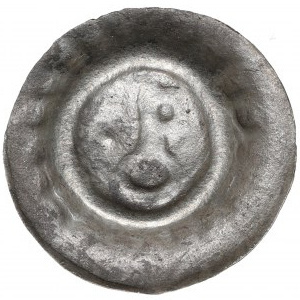 Pomorze Zachodnie, Wołogoszcz, brakteat XIII/XIVw., klucz w lewo z kropką w promienistym otoku - rzadki