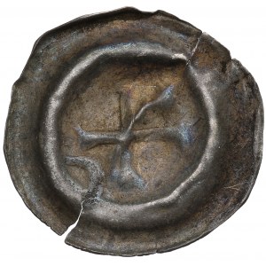 Neurčený okres, brakteát ze 13./14. století, kříž s půlměsícem a hvězdou