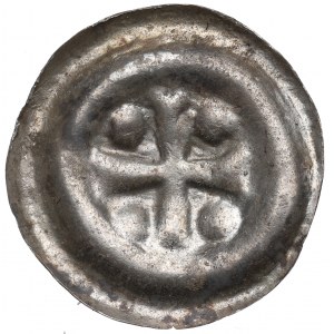 Nešpecifikovaný okres, brakteát z 13. storočia, kríž s guľami