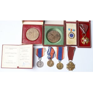 Polská lidová republika, sada medailí a vyznamenání