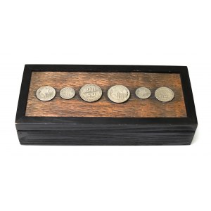 PRL, škatuľa s replikami mincí z Lodžského geta