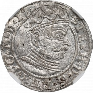 Štefan Batory, haléř 1581, Riga - plné datum NGC MS64