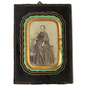 Polska, Fotografia kobiety w stroju żałobnym po 1863