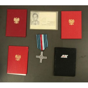 Warsaw insurgent cross and insurgent documents