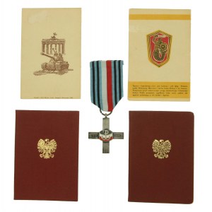 Kreuz der Warschauer Aufständischen und vier Karten