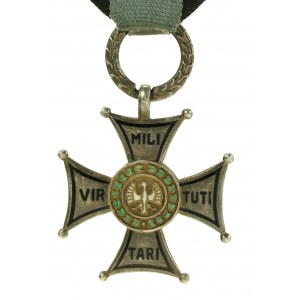 Krzyż Virtuti Militari V Klasy, wykonanie moskiewskie.